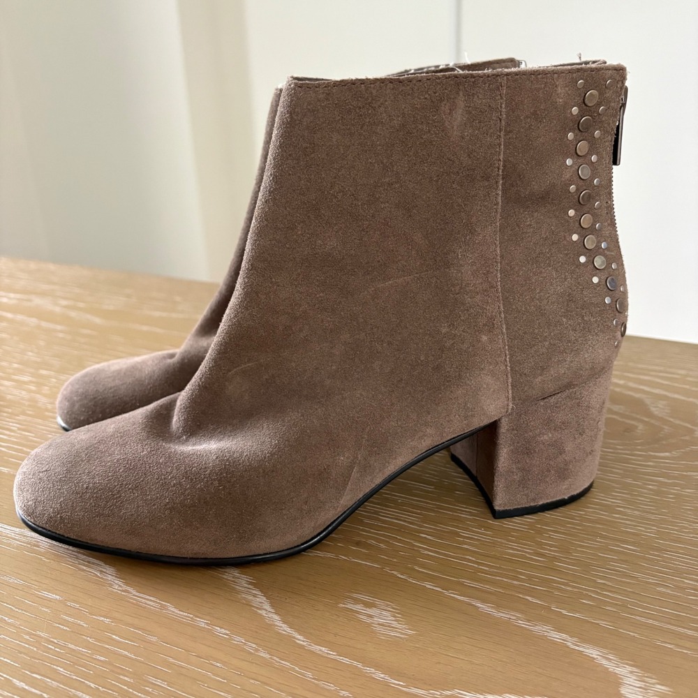 Lord & Taylor 424 Fifth Taupe Suede Studded Ankle Boots Block Heel Size 10M/40 - Picture 2 of 10